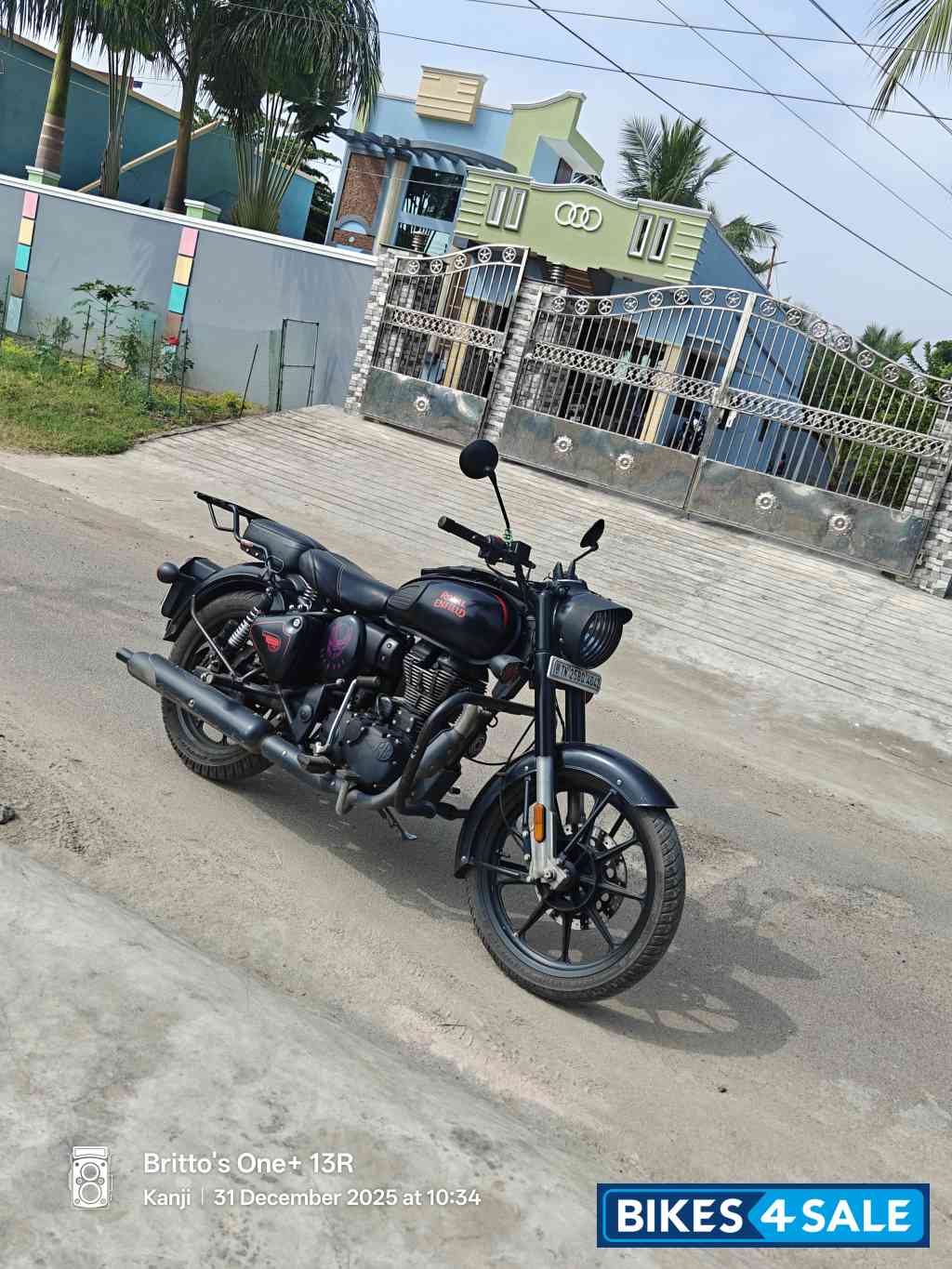 Royal Enfield Classic Stealth Black