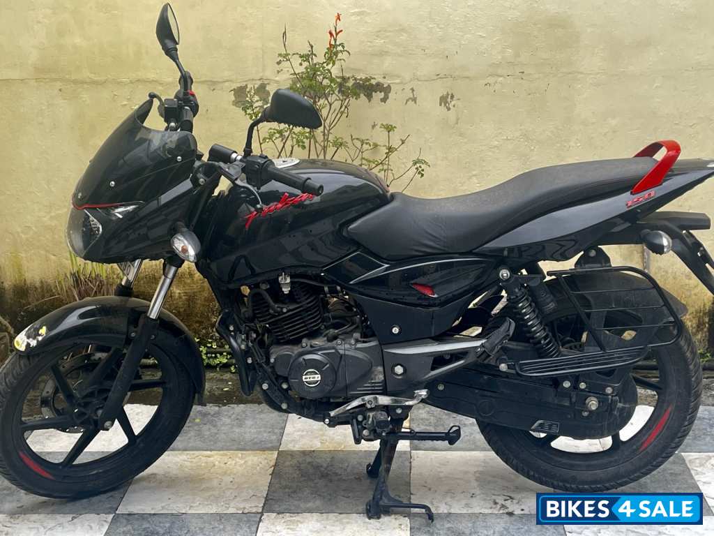Bajaj Pulsar 150 Neon
