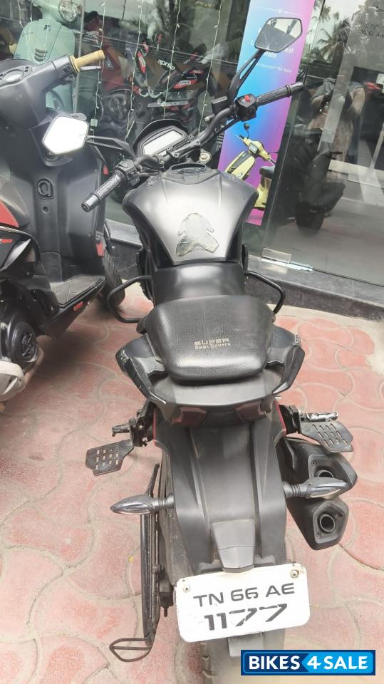 Balck Bajaj Dominar 250
