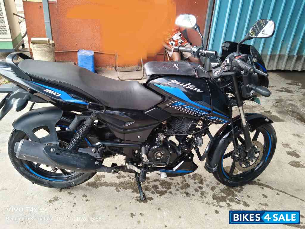 Blue Black Bajaj Pulsar 150 BS6 Blue Black Bajaj Pulsar 150 BS6