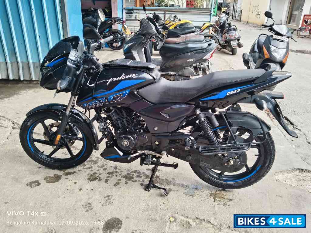 Blue Black Bajaj Pulsar 150 BS6