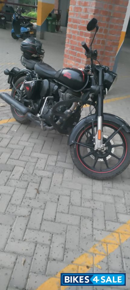Black Royal Enfield Classic Stealth Black