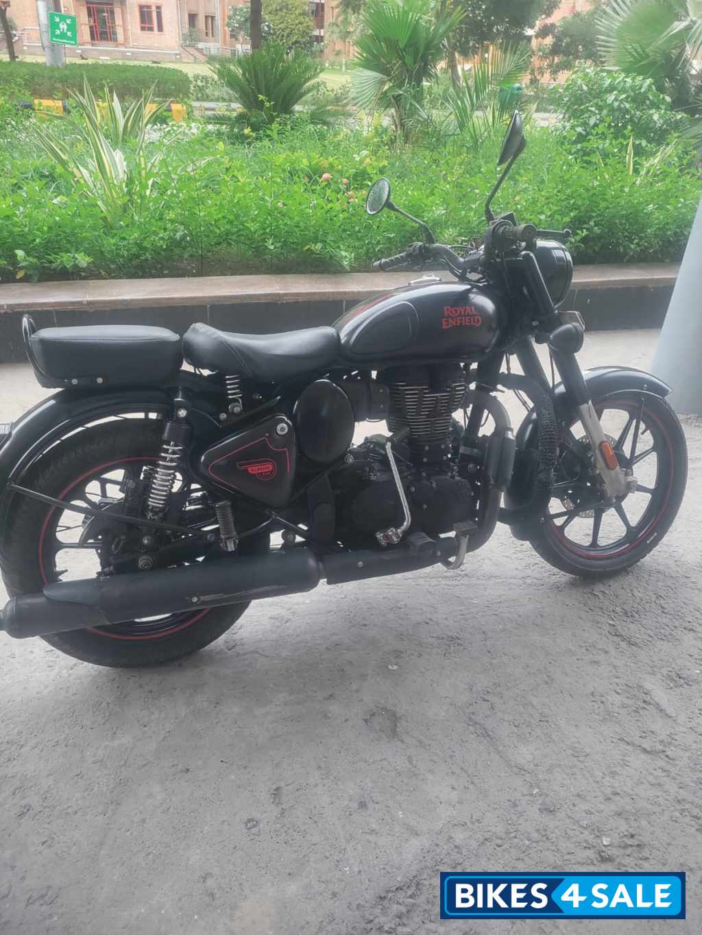Black Royal Enfield Classic Stealth Black