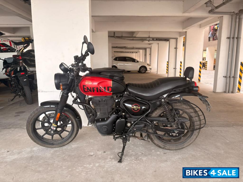 Red Royal Enfield Hunter 350 Metro
