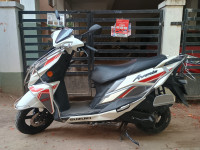 White Suzuki Avenis 125 Ride Connect Edition