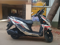 White Suzuki Avenis 125 Ride Connect Edition