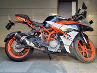 Orange KTM RC 390