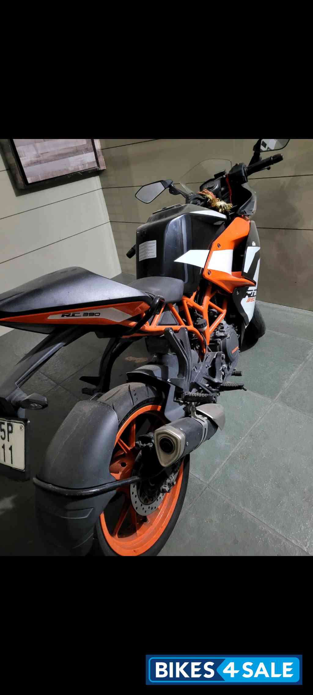 Orange KTM RC 390 Orange KTM RC 390