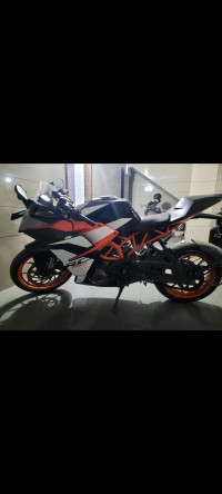 Orange KTM RC 390