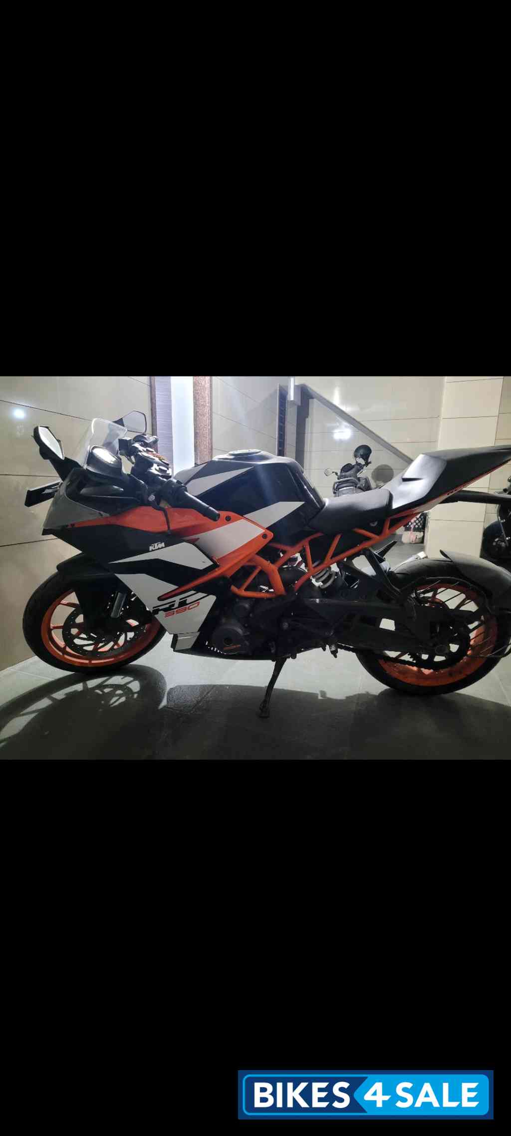 Orange KTM RC 390