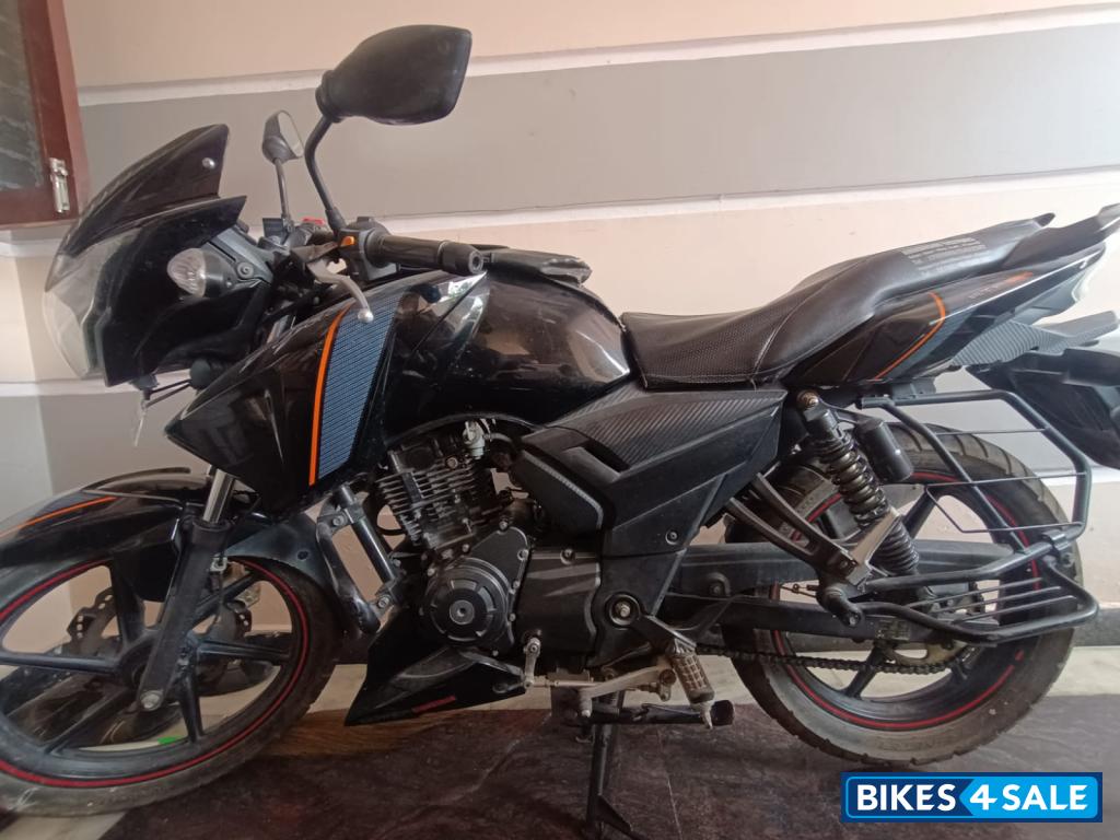 Black TVS Apache RTR 160