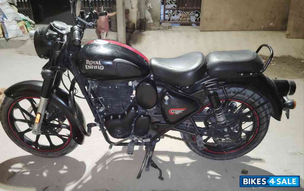 Jet Black Royal Enfield Classic 350 Dual Channel BS6