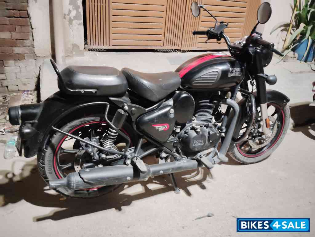 Jet Black Royal Enfield Classic 350 Dual Channel BS6