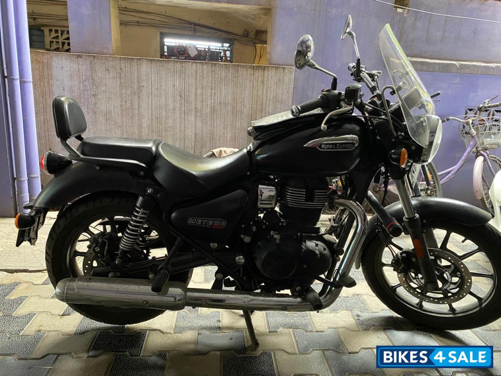 Matte Black Royal Enfield Meteor 350 Stellar