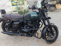 Yezdi Roadster Dark 2022 Model