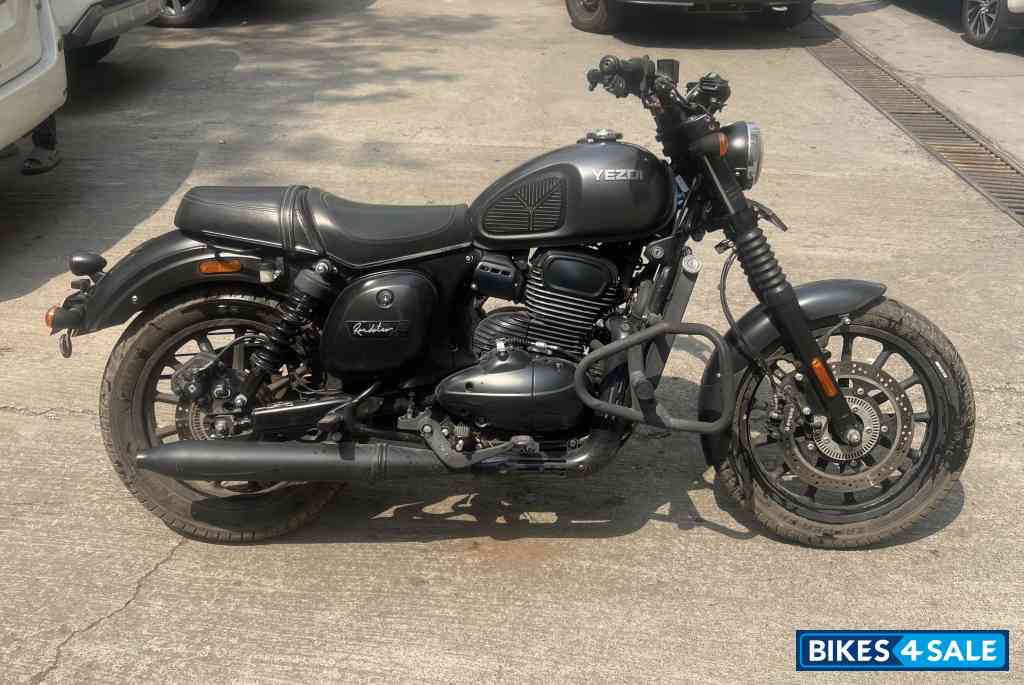 Yezdi Roadster Dual Tone