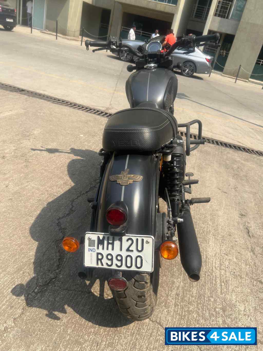 Yezdi Roadster Dual Tone Yezdi Roadster Dual Tone
