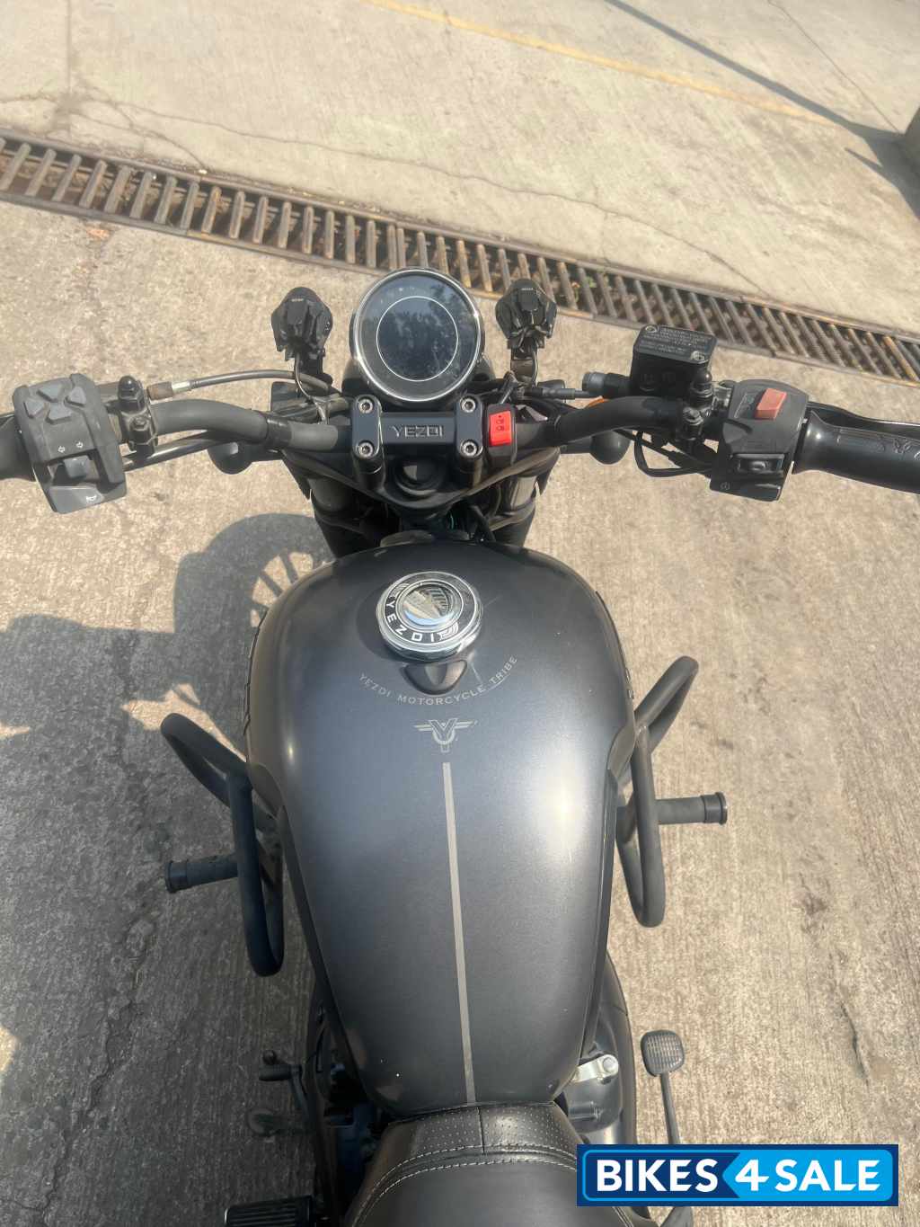 Yezdi Roadster Dual Tone Yezdi Roadster Dual Tone