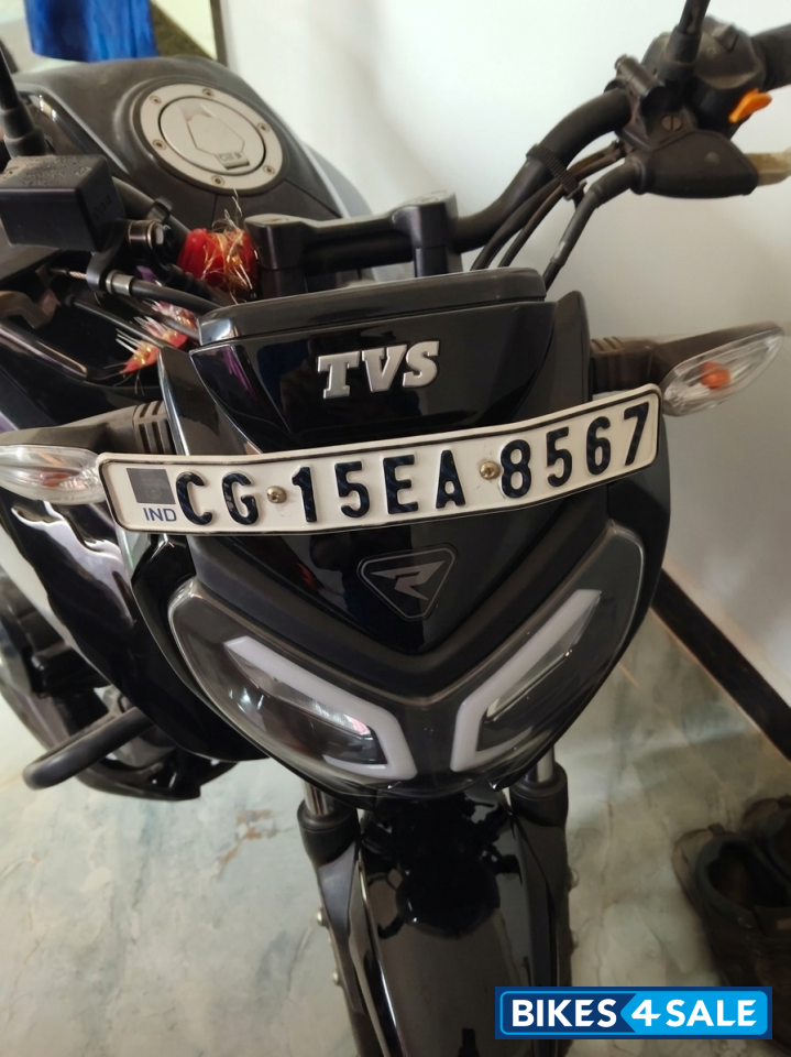 Black TVS Raider 125