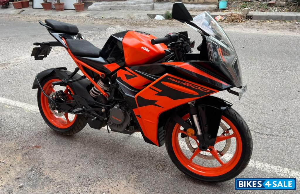 Orange -black KTM RC 200 2022