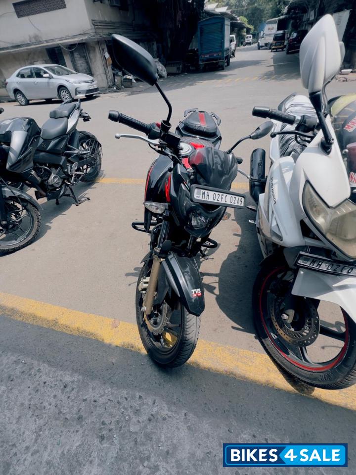 Black TVS Apache RTR 200 4V Black TVS Apache RTR 200 4V