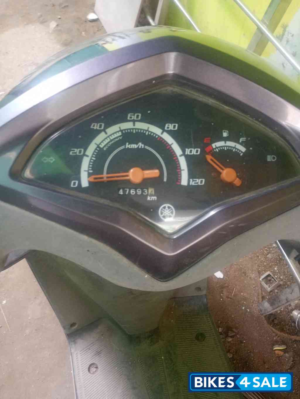 Grey Yamaha Alba