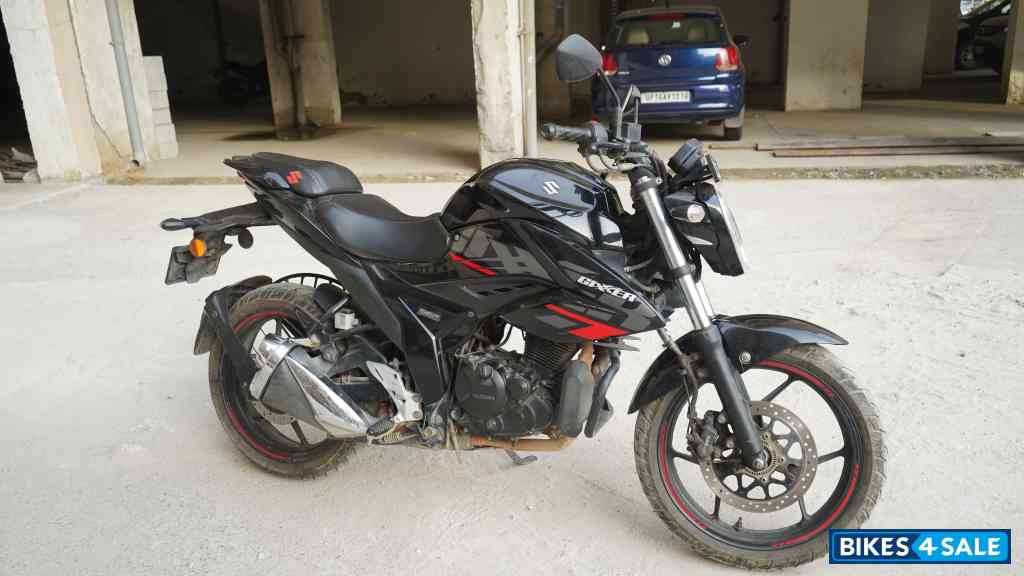 Black Suzuki Gixxer BS6