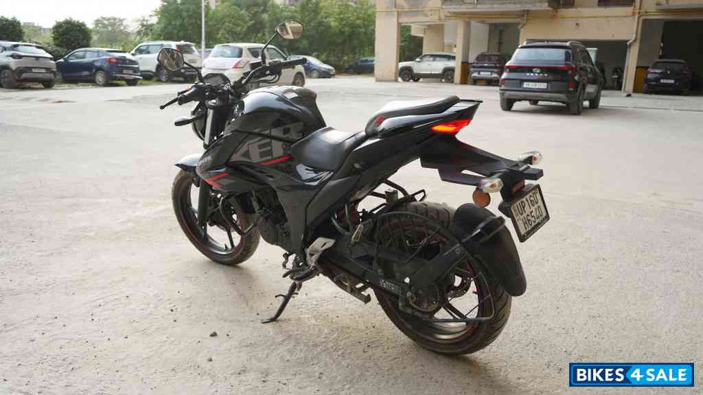 Black Suzuki Gixxer BS6