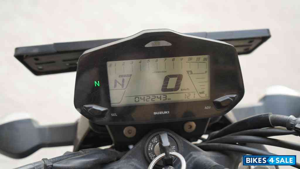Black Suzuki Gixxer BS6