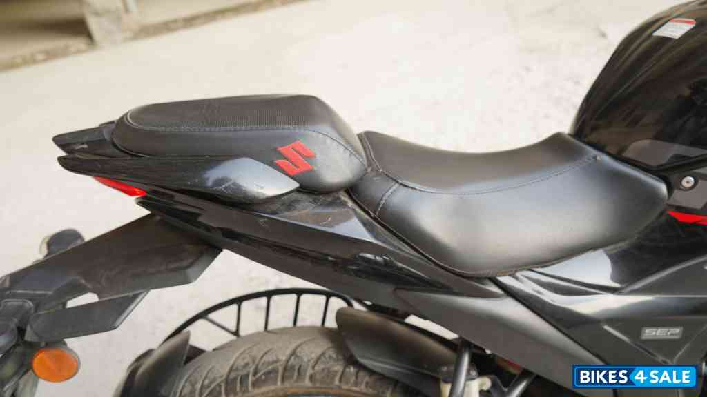 Black Suzuki Gixxer BS6