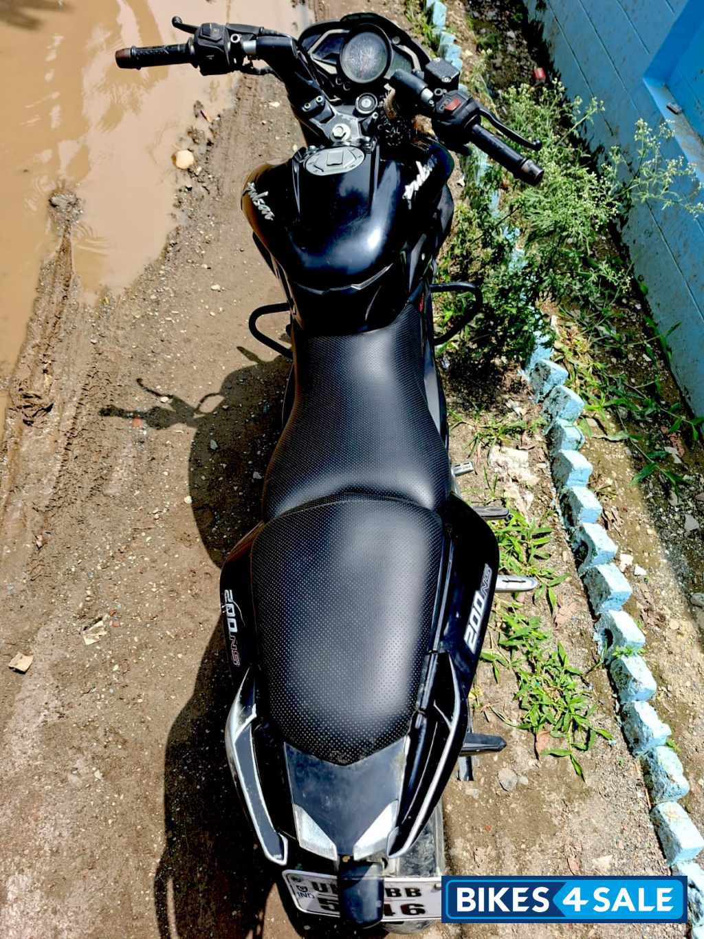 Black Bajaj Pulsar 200 NS