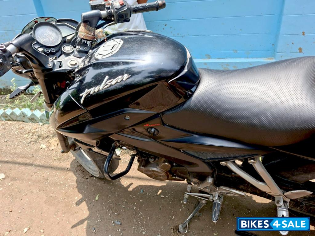Black Bajaj Pulsar 200 NS