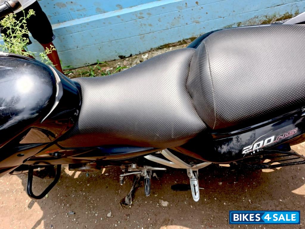 Black Bajaj Pulsar 200 NS