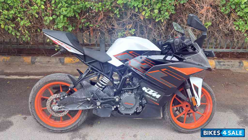 Ug Matte Black KTM RC 125 2022 Ug Matte Black KTM RC 125 2022