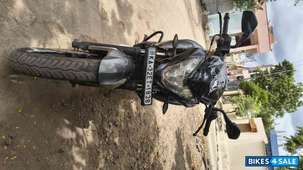 Pearl Metalic White Bajaj Pulsar 200 NS