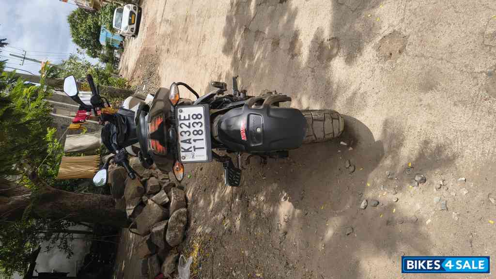 Pearl Metalic White Bajaj Pulsar 200 NS