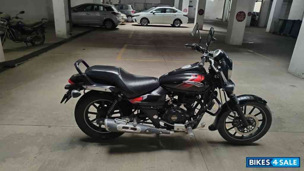 Bajaj Avenger Street 220