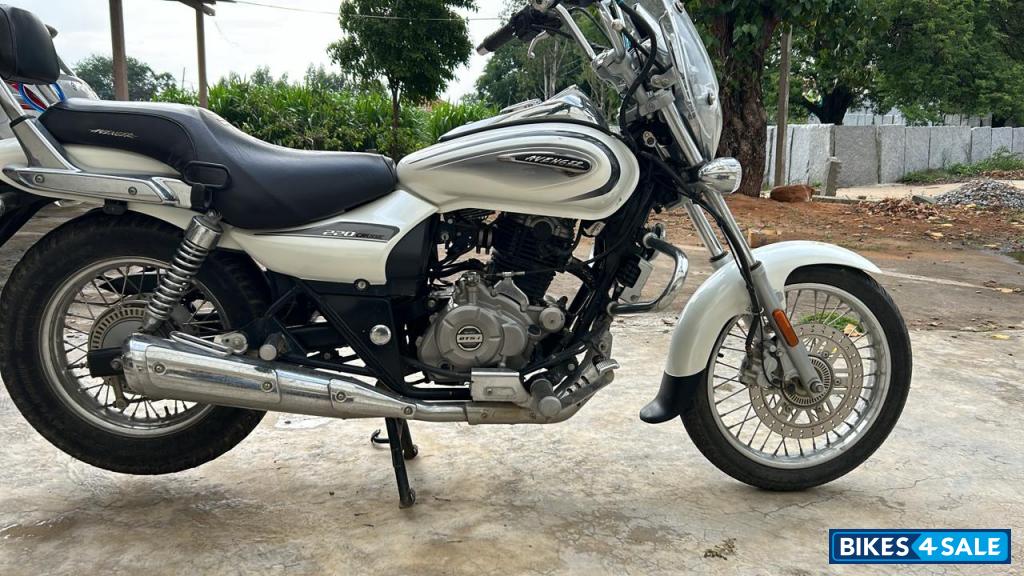 Bajaj Avenger Cruise 220 Bajaj Avenger Cruise 220