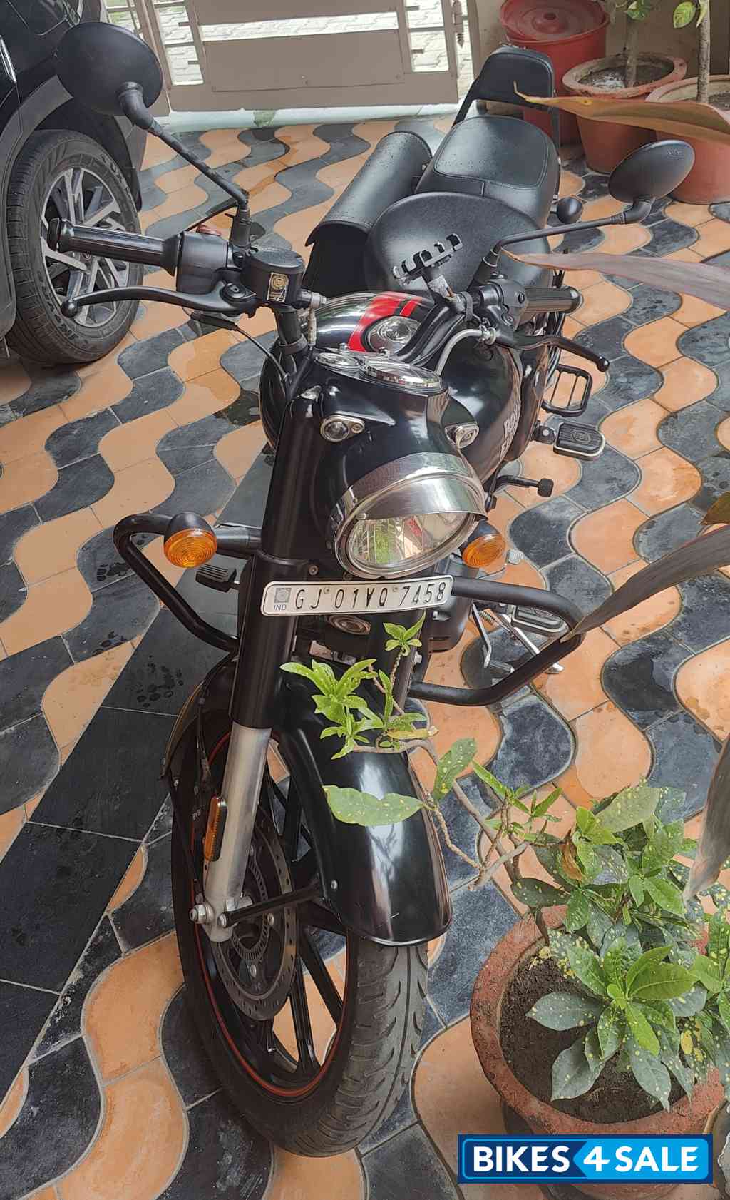 Royal Enfield Classic Stealth Black