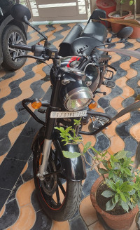 Royal Enfield Classic Stealth Black