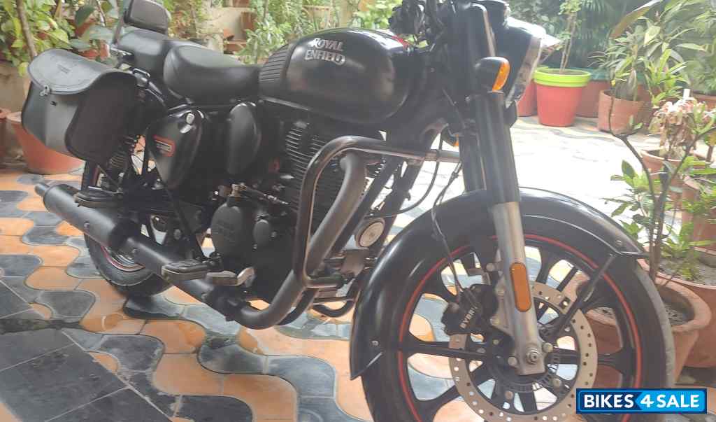 Royal Enfield Classic Stealth Black