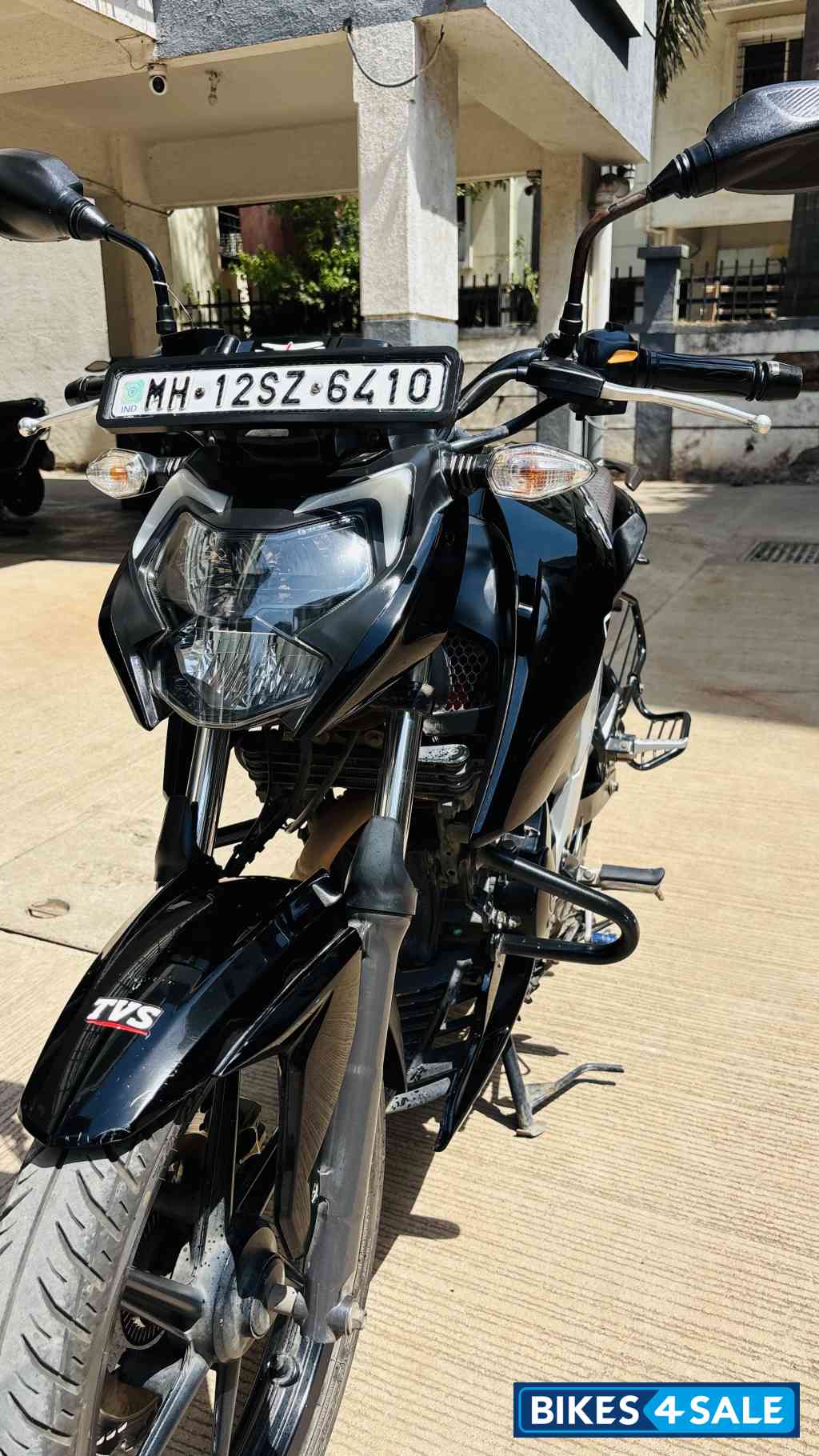 TVS Apache RTR 160 4V TVS Apache RTR 160 4V