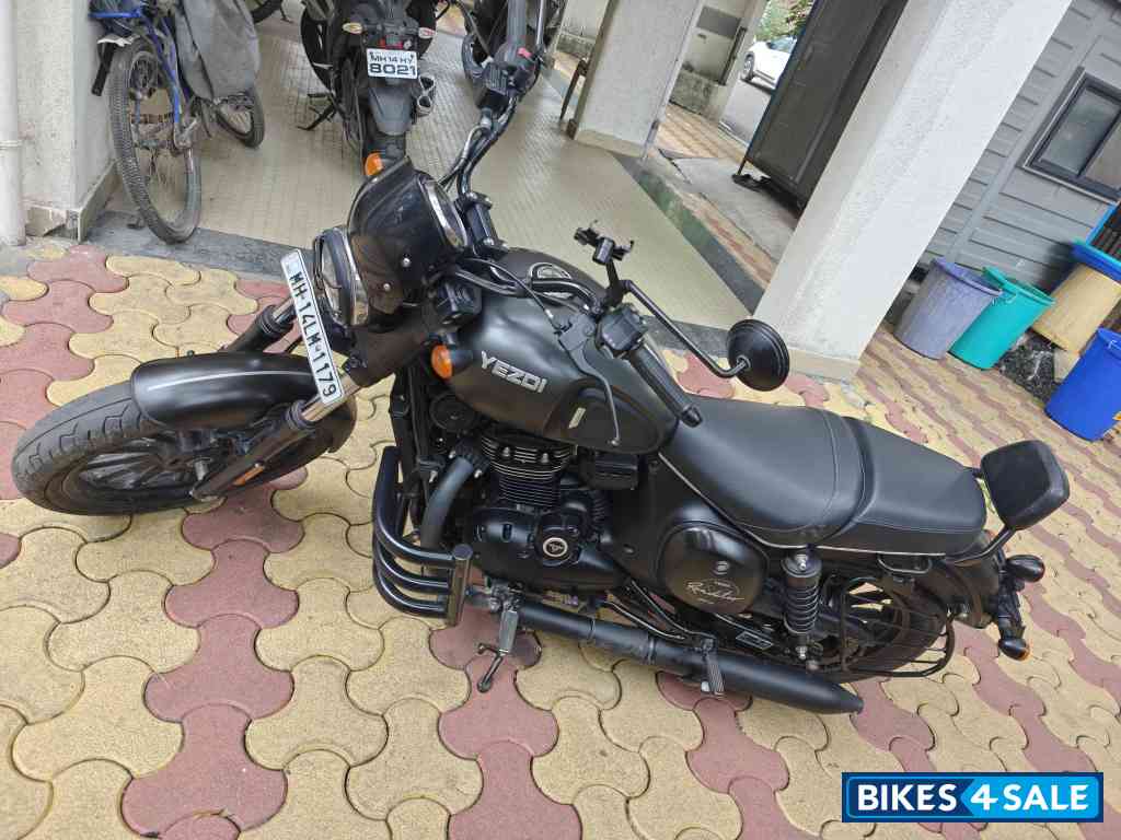 Yezdi Roadster Dark