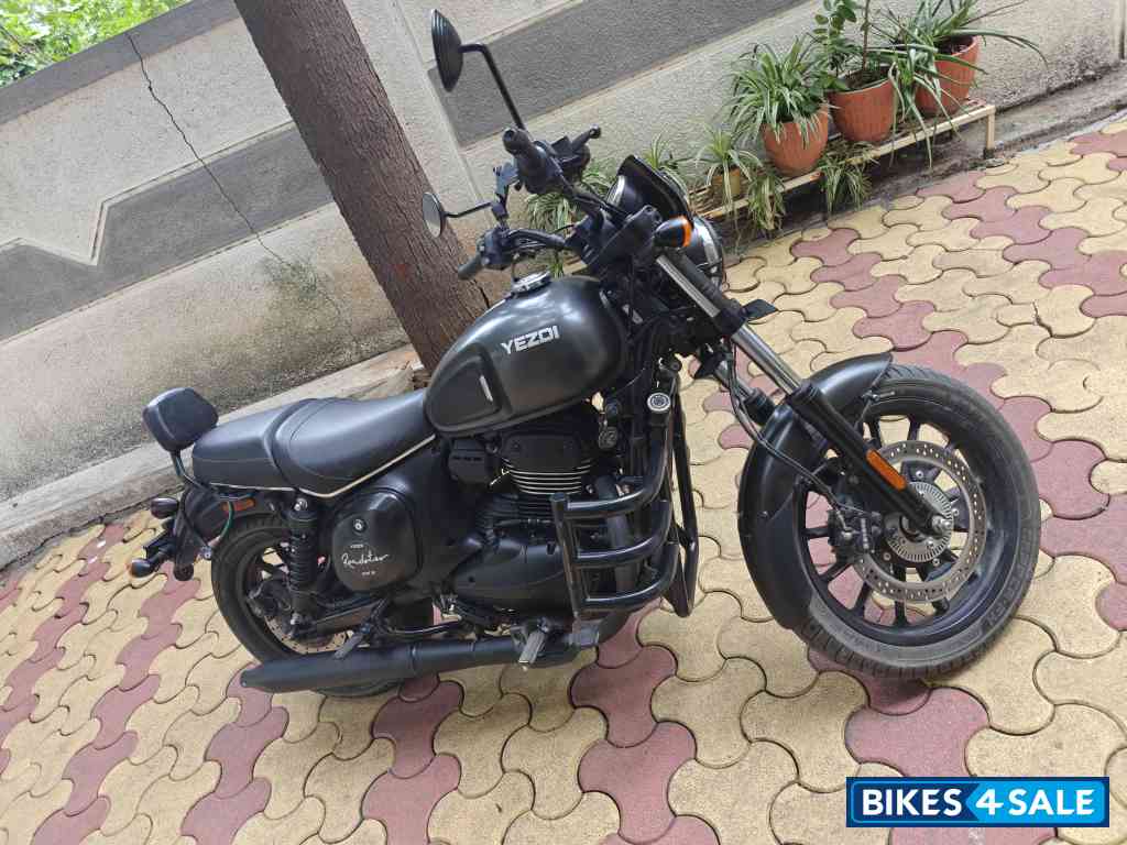 Yezdi Roadster Dark Yezdi Roadster Dark