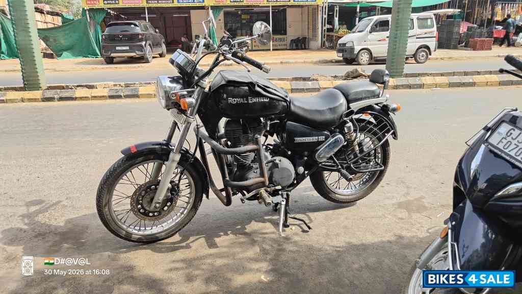 Black Royal Enfield Thunderbird 350