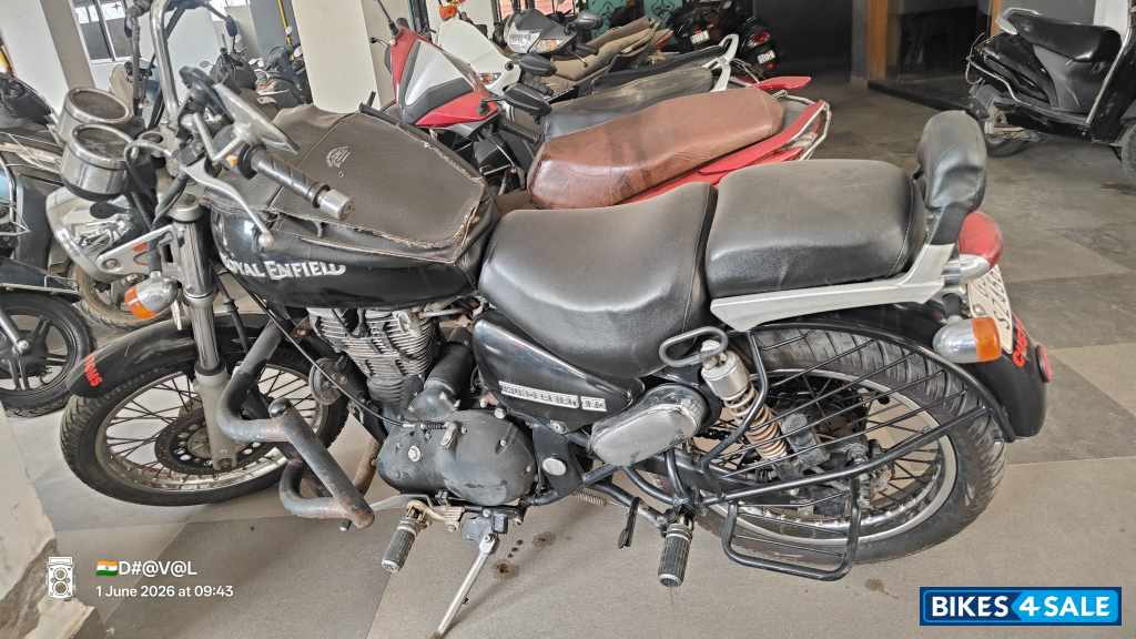 Black Royal Enfield Thunderbird 350