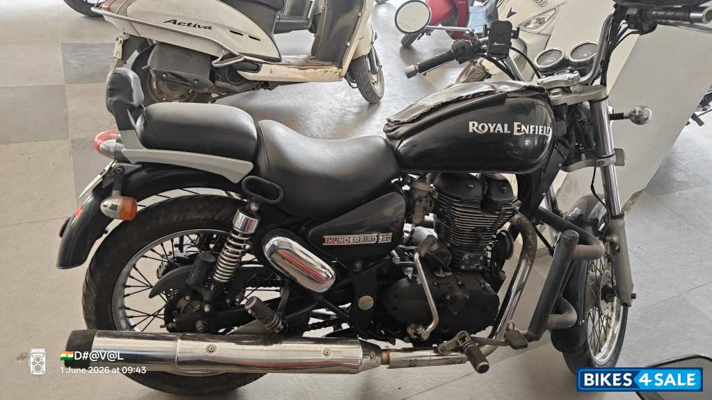 Black Royal Enfield Thunderbird 350