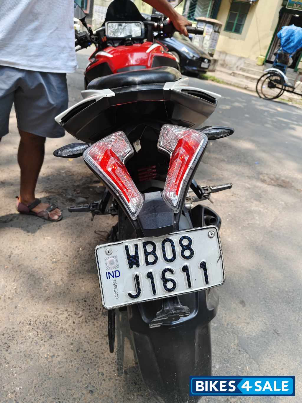 Racing Red Bajaj Pulsar RS 200 BS6 Racing Red Bajaj Pulsar RS 200 BS6