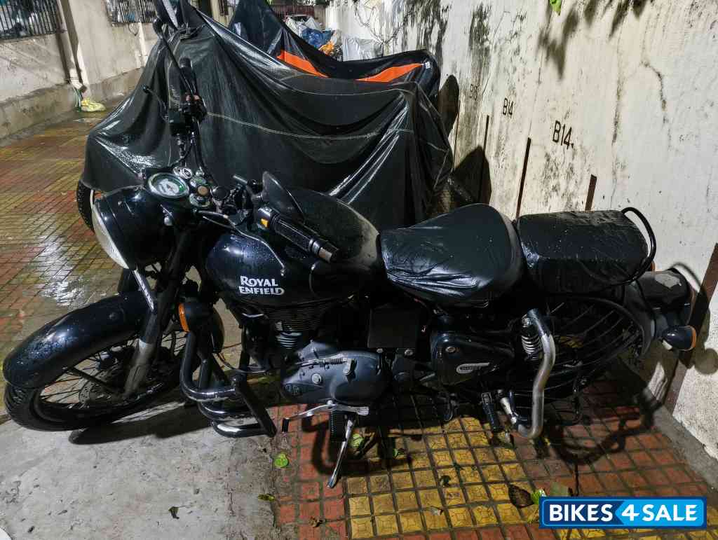 Stealth Black Royal Enfield Classic 500 Stealth Black Royal Enfield Classic 500