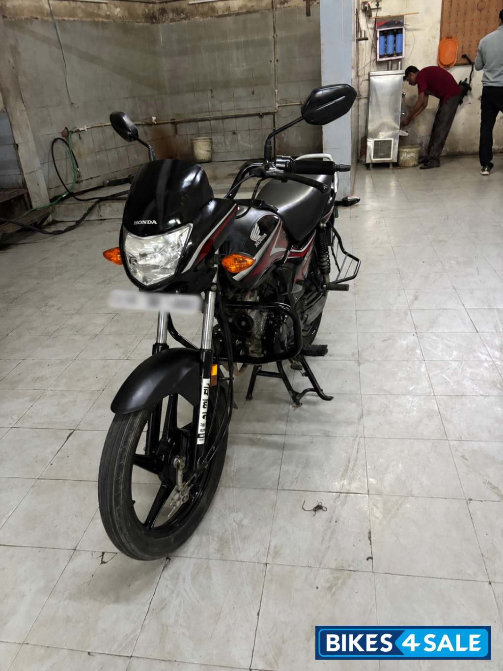 Black Honda Shine 100